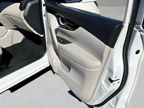 Used 2022 Nissan Rogue Sport SL w/ Premium Package image 28