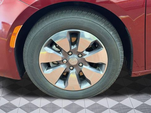 Used 2018 Chrysler Pacifica Limited w/ Advanced Safetytec Group image 12