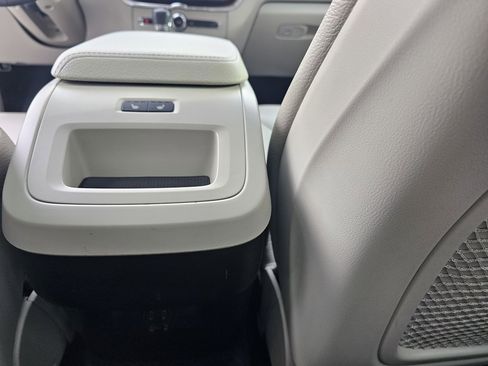 Used 2021 Volvo XC60 T5 Momentum image 26