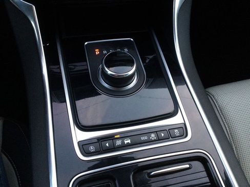 Used 2018 Jaguar XE R-Sport image 17