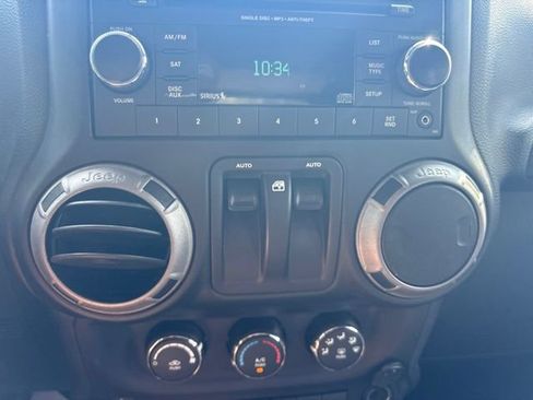 Used 2017 Jeep Wrangler Sport w/ Quick Order Package 24S AWD/4WD image 24