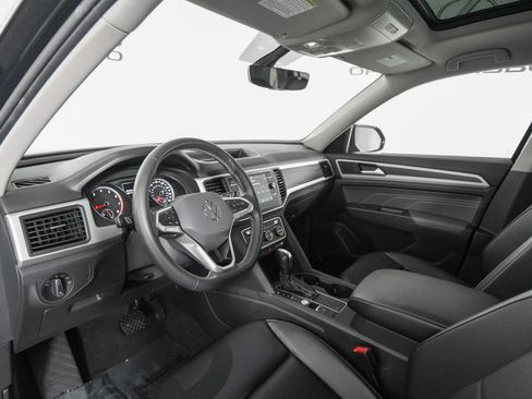 Used 2021 Volkswagen Atlas SE w/ Panoramic Sunroof Package FWD image 10