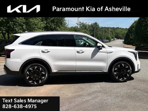 Certified 2025 Kia Sorento EX w/ Panoramic Sunroof Package AWD/4WD image 6