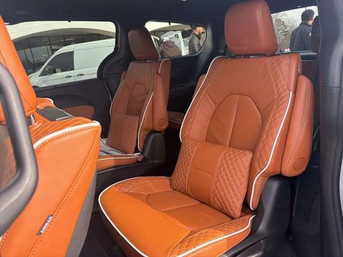 New 2026 Chrysler Pacifica Pinnacle image 17