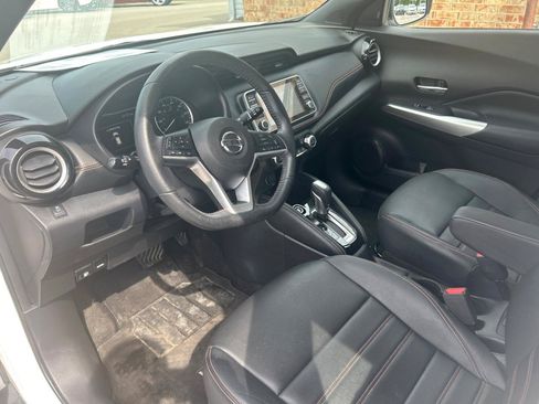 Used 2019 Nissan Kicks SR w/ SR Premium Package FWD image 16