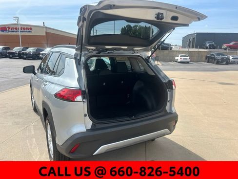 Used 2025 Toyota Corolla Cross LE FWD image 11
