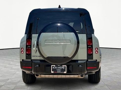 Used 2024 Land Rover Defender 130 X-Dynamic SE image 4