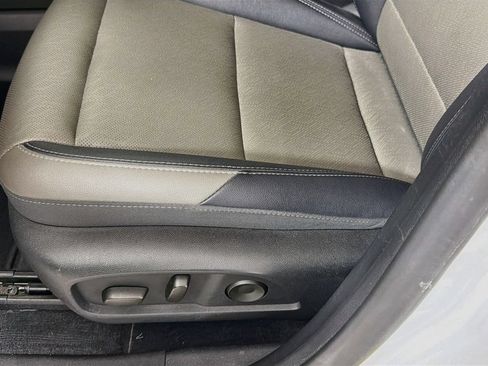 Used 2025 Chevrolet Equinox LT w/ Convenience Package II FWD image 23