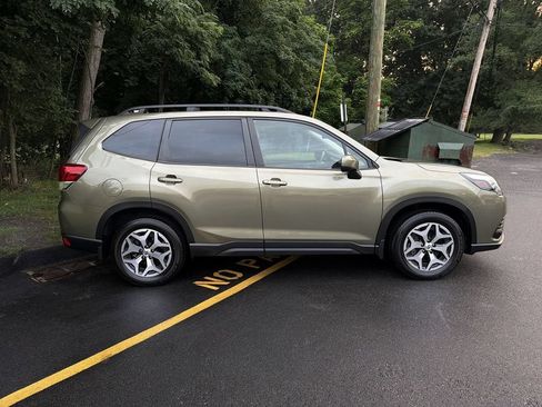 Certified 2023 Subaru Forester Premium AWD/4WD image 9