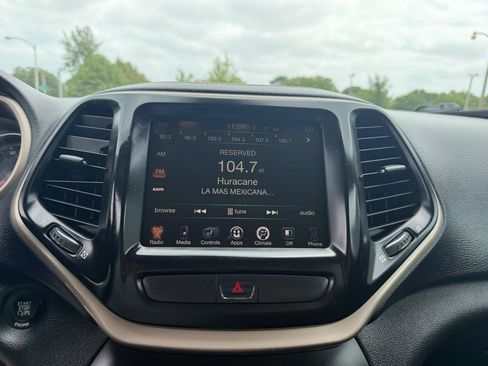 Used 2015 Jeep Cherokee Latitude w/ Comfort/Convenience Group AWD/4WD image 12