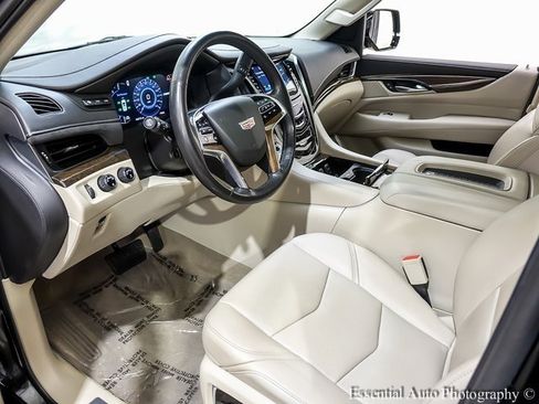 Used 2018 Cadillac Escalade Premium Luxury image 9