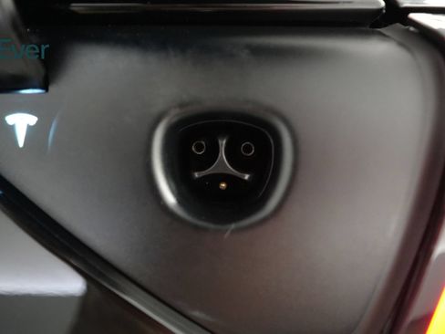 Used 2022 Tesla Model Y Long Range AWD/4WD image 10