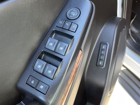 Used 2017 Chevrolet Suburban Premier AWD/4WD image 24