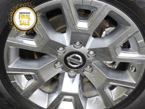 Used 2020 Nissan Titan SL w/ Moonroof Package image 10