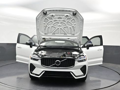 Used 2024 Volvo XC60 B5 Plus w/ Protection Package Premier AWD/4WD image 41