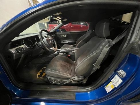 Used 2017 Ford Mustang Coupe image 10