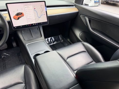 Used 2021 Tesla Model Y Long Range AWD/4WD image 41