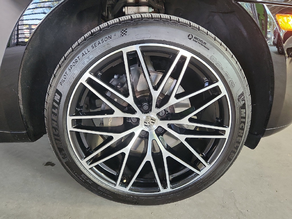 Certified 2026 Porsche Macan AWD/4WD image 10