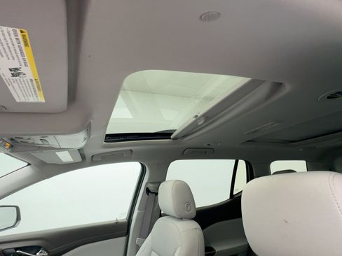 Certified 2022 GMC Acadia SLE w/ Driver Convenience Package image 16