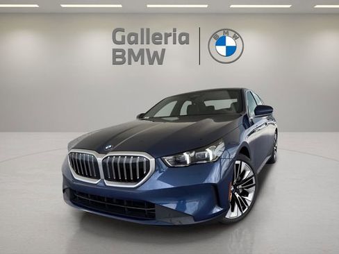 Used 2025 BMW 530i w/ Premium Package image 1