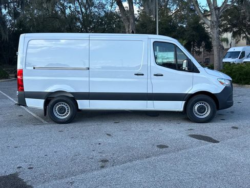 Used 2025 Mercedes-Benz Sprinter 2500 image 2