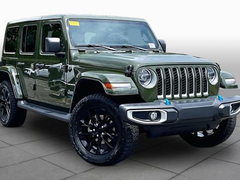 Used 2022 Jeep Wrangler Unlimited Sahara w/ Cold Weather Group AWD/4WD image 3