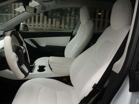 Used 2021 Tesla Model Y Long Range AWD/4WD image 15