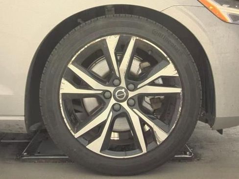 Used 2025 Volvo S60 B5 Core image 10