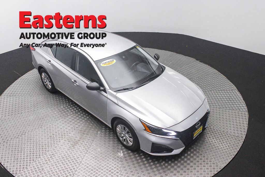 Used 2024 Nissan Altima 2.5 S FWD image 3