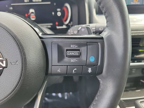 Used 2024 Nissan Rogue SL FWD image 23