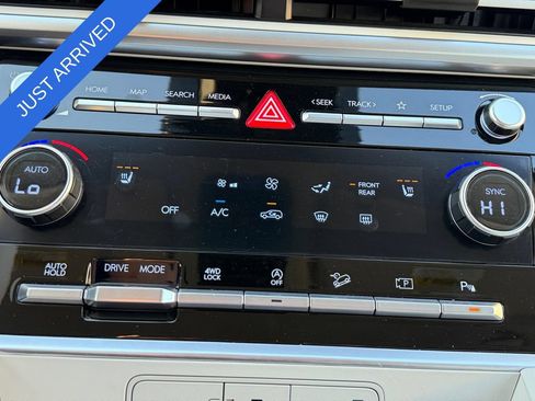 Certified 2025 Hyundai Santa Fe SEL AWD/4WD image 16