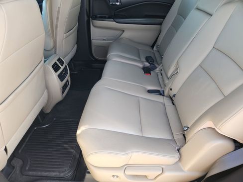 Used 2016 Honda Pilot Touring image 33