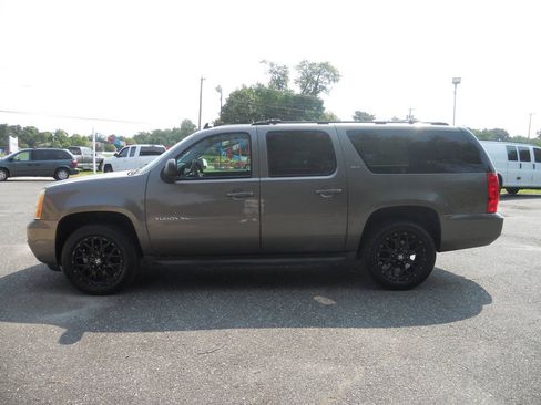 Used 2011 GMC Yukon XL SLT w/ SLT-2 Equipment Package AWD/4WD image 48