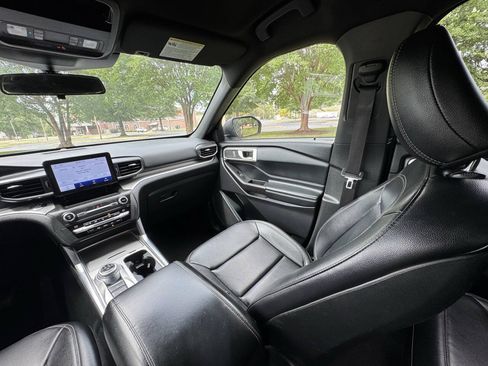Used 2020 Ford Explorer XLT w/ Equipment Group 202A RWD image 16