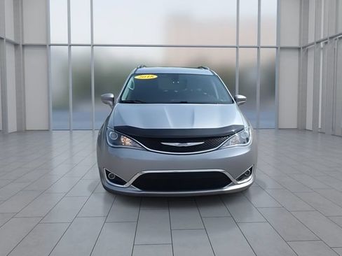 Used 2018 Chrysler Pacifica Touring-L Plus FWD image 3