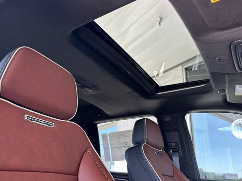 New 2026 GMC Sierra 2500 Denali Ultimate w/ LPO, Black Badging Package AWD/4WD image 17