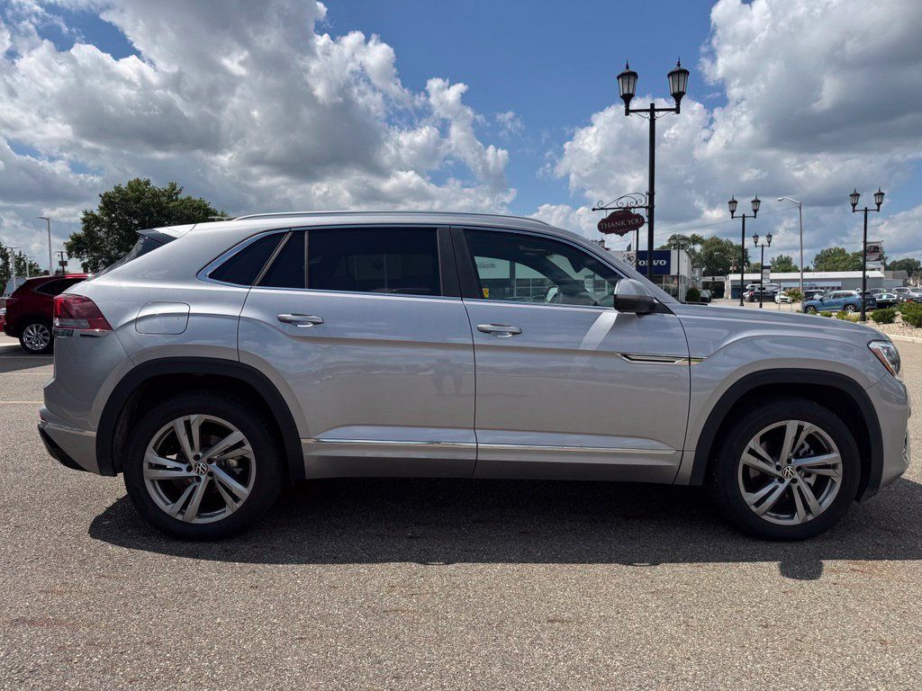 Certified 2024 Volkswagen Atlas Cross Sport SEL R-Line AWD/4WD image 5