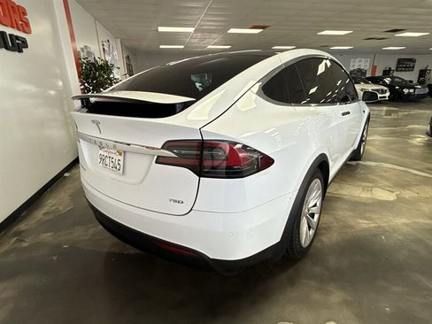 Used 2016 Tesla Model X 75D image 4