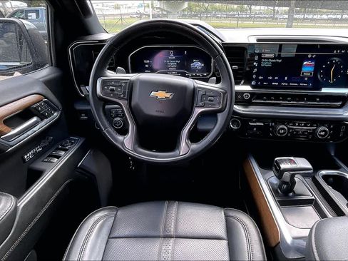 Certified 2024 Chevrolet Silverado 1500 High Country AWD/4WD image 6