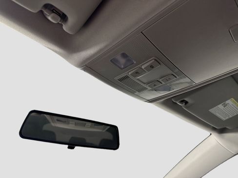 Certified 2022 Volkswagen Taos SE image 18