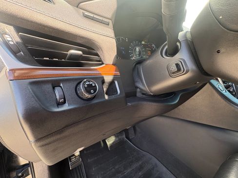 Used 2019 Cadillac Escalade Luxury RWD image 31