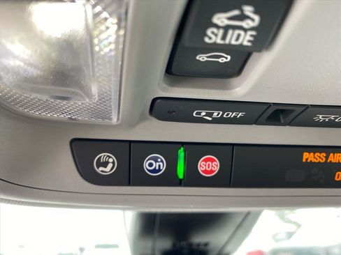 Used 2023 GMC Acadia SLT w/ Preferred Package image 17