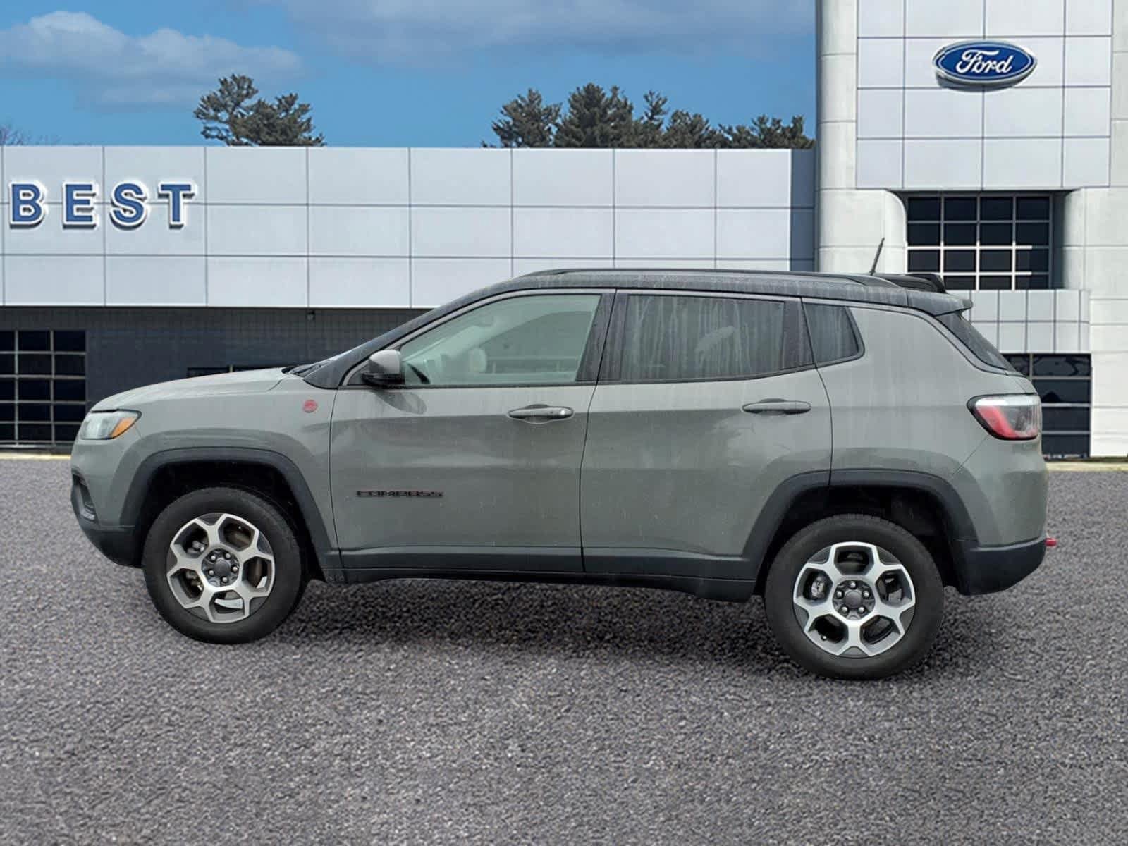 Used 2022 Jeep Compass Trailhawk w/ Trailhawk Convenience Group AWD/4WD image 2