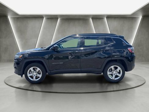 Used 2023 Jeep Compass Latitude AWD/4WD image 4