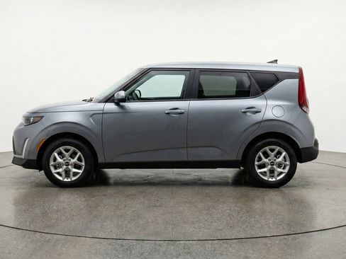 Used 2025 Kia Soul LX w/ LX Technology Package FWD image 5