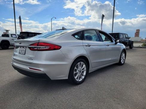 Used 2019 Ford Fusion SE image 6