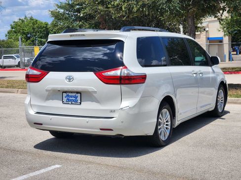 Used 2016 Toyota Sienna XLE w/ XLE Navigation Package FWD image 6