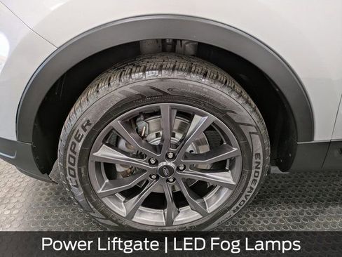 Used 2018 Ford Explorer XLT w/ Equipment Group 202A image 9