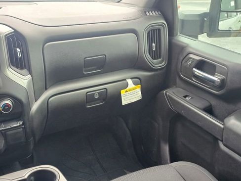 Used 2022 Chevrolet Silverado 2500 Custom w/ Custom Value Package AWD/4WD image 18