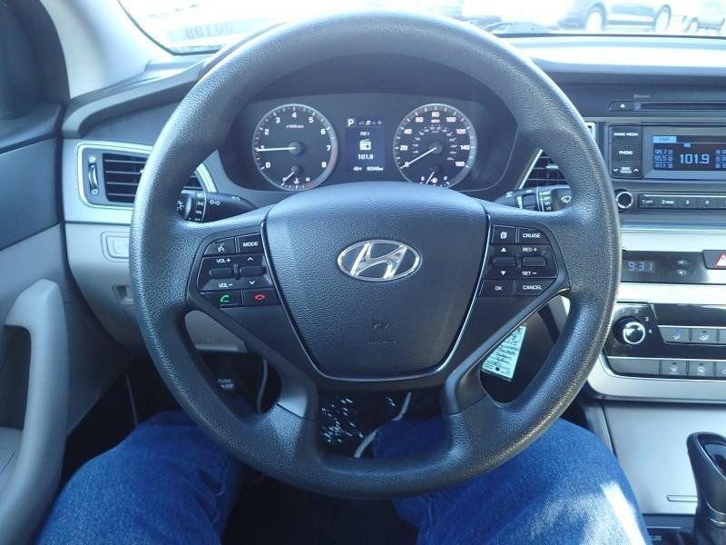 Used 2015 Hyundai Sonata SE FWD image 13